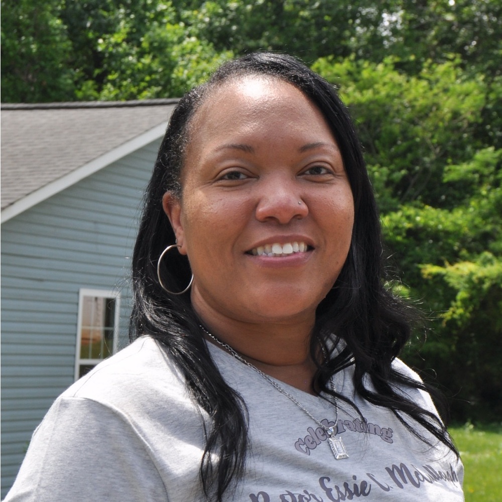 Meet your Posher, Latosha